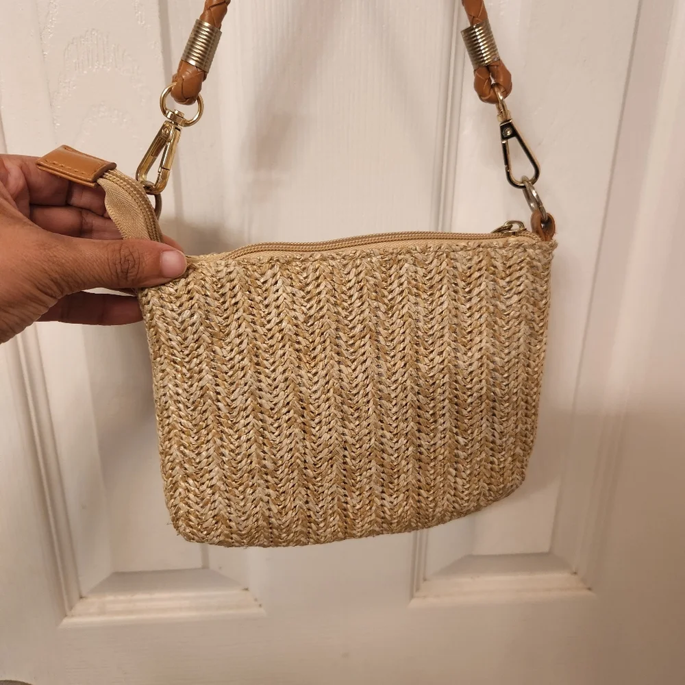Sondra Roberts squared flip flop straw crossbody bag